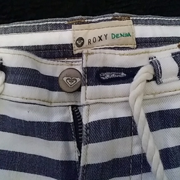 Stripped shorts - Picture 2 of 3